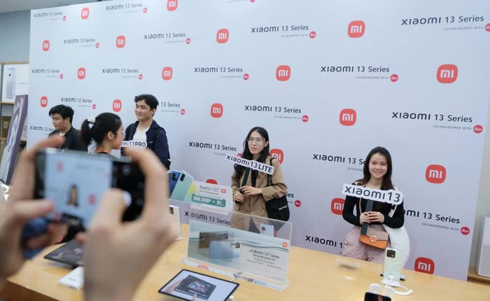 “Vui tới bến” như Xiaomi: Rủ Mi Fan chụp 1.300 tấm hình, tạo kỷ lục ghép logo “khủng” mừng Xiaomi 13 Series cháy hàng