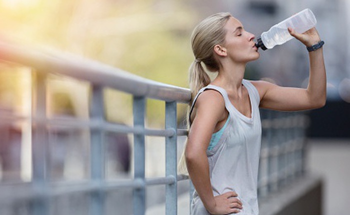Bạn có thể đang uống nước từ thứ chứa vi khuẩn nhiều gấp 40.000 lần nắp bồn cầu?