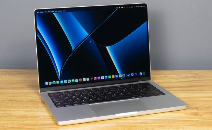Đại lý "xả hàng" MacBook Pro 14 inch
