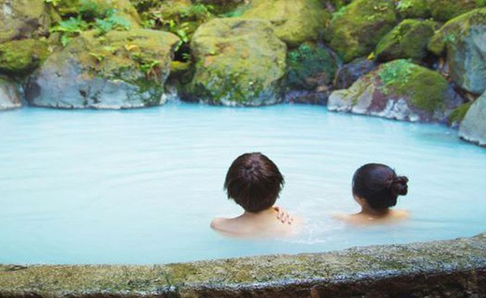 Nhà khách Nhật Bản thay nước bồn tắm spa hai lần một năm thay vì mỗi tuần một lần