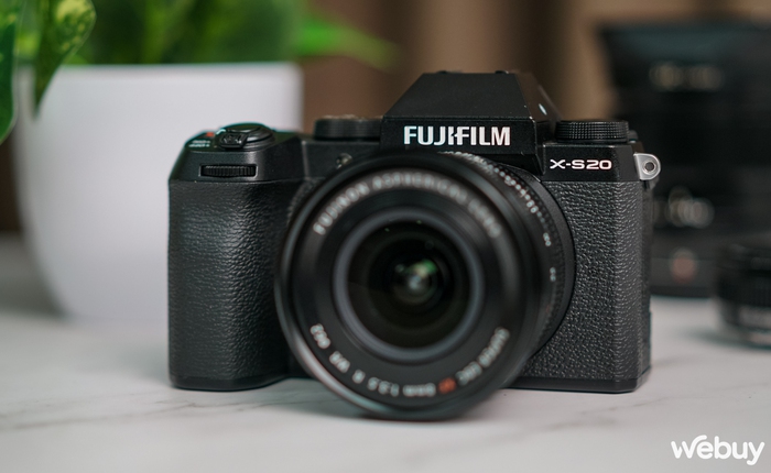 Ra đường chụp ảnh với Fujifilm X-S20: Không còn là dòng máy 'nhập môn'
