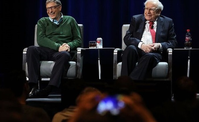 Warren Buffett bị kêu gọi từ chức chủ tịch Berkshire Hathaway vì là bạn thân của Bill Gates, áp lực từ bỏ ngai vàng của huyền thoại 92 tuổi cận kề
