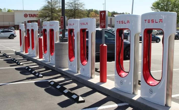 Tesla chia sẻ trạm sạc với Ford: Các công ty này hãy dè chừng!