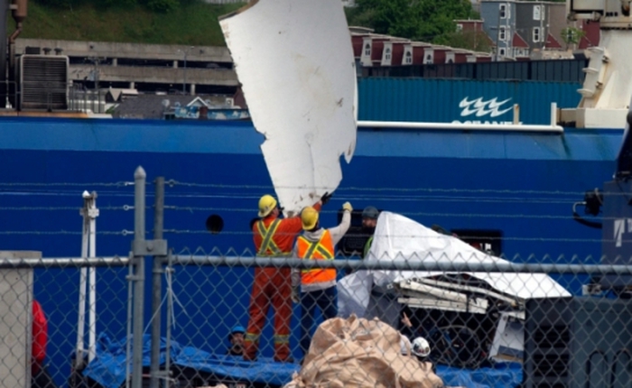 Manh mối mới trong vụ tàu Titan càng khiến bí ẩn thêm ly kỳ: Mảnh vỡ lớn bất thường và "ô cửa sổ tròn" kỳ quái