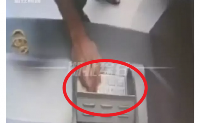 Cho tiền âm phủ vào cây ATM để mong tài khoản tăng số, người đàn ông đối mặt với cái kết đắng