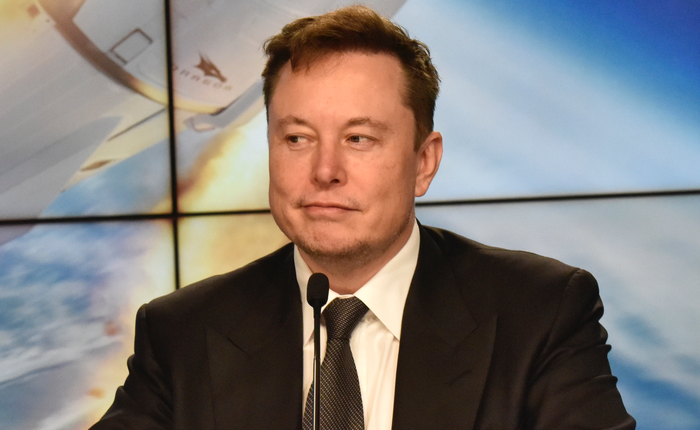 Elon Musk vừa "cày" Diablo IV, vừa trò chuyện trực tuyến với người dùng Twitter về việc đổi logo