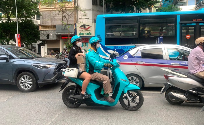 'Xe ôm điện' của ông Phạm Nhật Vượng khai phá phân khúc mới: Tiềm năng ra sao, Grab, Be và Gojek liệu có tham gia?