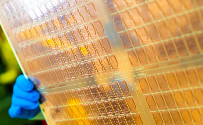 Intel công bố bước đột phá với chất nền thủy tinh, mở ra kỷ nguyên mới trong sản xuất chip