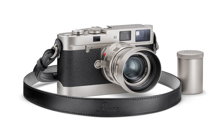 Leica kỷ niệm 70 năm ra mắt dòng M Series với chiếc máy ảnh mạ bạch kim, giá tới 23.000 USD