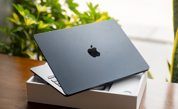 Ảnh thực tế MacBook Air mới ra mắt: Thiết kế không đổi, chip Apple M3 mạnh hơn, giá chính hãng từ 27,99 triệu đồng