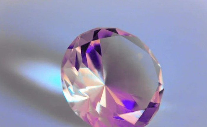 Giới khoa học lần đầu chế tạo kim cương từ hoa mẫu đơn đỏ