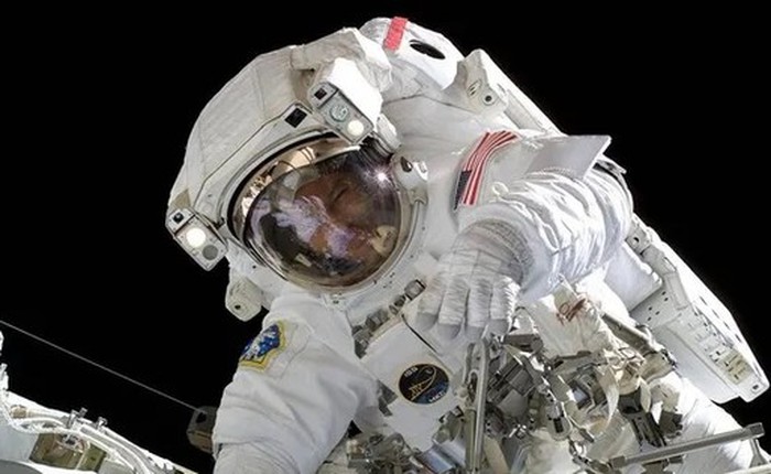 Các phi hành gia có thể uống nước tiểu của mình khi đi bộ ngoài không gian