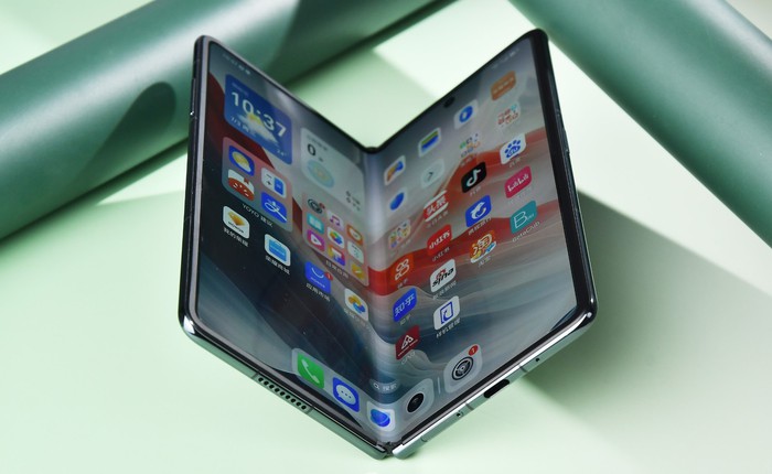 Đây là smartphone gập mỏng nhẹ thứ 2 thế giới: Màn hình OLED 120Hz, có camera tele tiềm vọng, sạc nhanh 66W nhanh gấp 3 lần Galaxy Z Fold6 mà giá chỉ hơn 24 triệu đồng