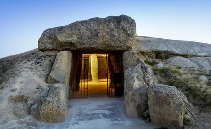 Tiết lộ cách người xưa xây dựng di tích đá khổng lồ Menga Dolmen