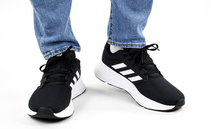 Giày adidas, combo áo, quần, tất... sale "kịch trần": Có món chỉ 57.900 đồng