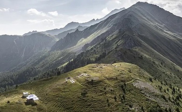 Phát hiện gây chấn động về trại lính ẩn mình trong dãy núi Alps của Thụy Sĩ