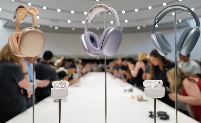 Trên tay Apple AirPods 4 và AirPods Max: Bản thường cũng có ANC, bản Pro thêm tính năng trợ thính, bản Max nâng cấp nhẹ