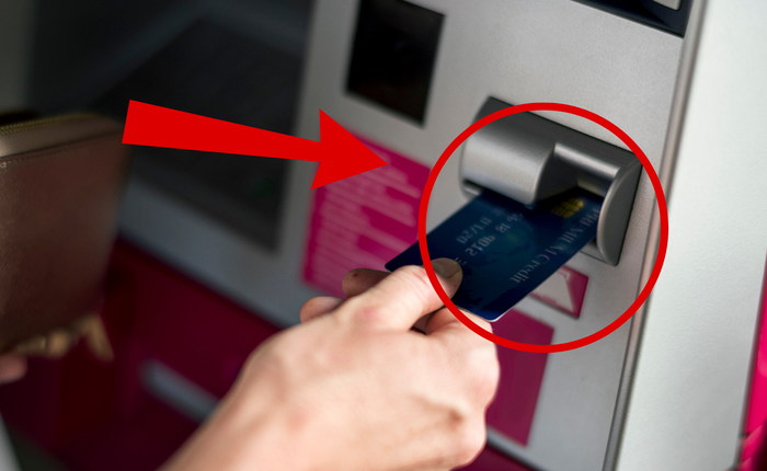 Rút tiền ở máy ATM, lưu ý kỹ điều này kẻo mất sạch tiền trong tài khoản