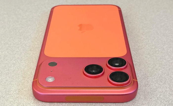 Kỳ lạ chiếc iPhone 17 Pro Max Cam Vũ Trụ bỗng đổi sang màu hồng đỏ