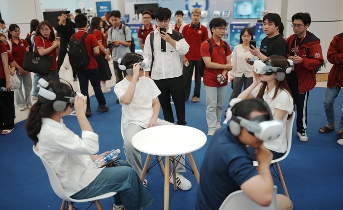 Triển lãm VIIE 2025: Hàng nghìn bạn trẻ đổ về khám phá công nghệ, trải nghiệm chuyển đổi xanh và tài chính số Triển lãm VIIE 2025: Hàng nghìn bạn trẻ đổ về khám phá công nghệ, trải nghiệm chuyển đổi xanh và tài chính số