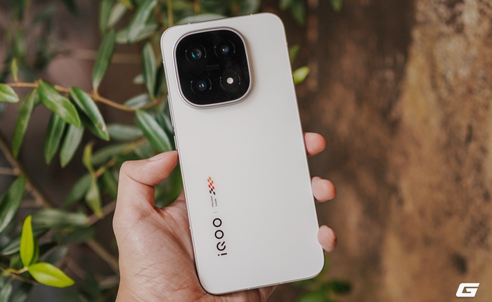 Trên tay iQOO 15: Điện thoại mới của vivo với chip Snapdragon 8 Elite Gen 5, pin 7.000mAh, có tính năng của flagship 30 triệu nhưng giá chỉ bằng một nửa Trên tay iQOO 15: Điện thoại mới của vivo với chip Snapdragon 8 Elite Gen 5, pin 7.000mAh, có tính năng của flagship 30 triệu nhưng giá chỉ bằng một nửa