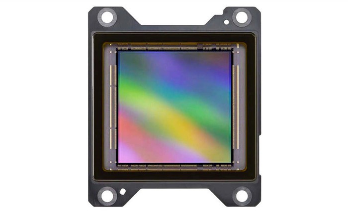 Sony ra mắt cảm biến ảnh 105MP, hình vuông giống của iPhone 17: Dành cho công nghiệp nhưng gắn vào máy ảnh, quay vlog lại hợp lý vô cùng