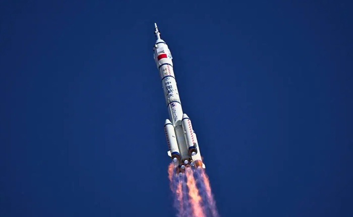 Rác vũ trụ va vào tàu Thần Châu 20 khiến phi hành gia Trung Quốc mắc kẹt, báo động nguy cơ từ quỹ đạo ngày càng hỗn loạn