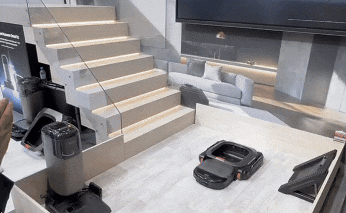 Robot hút bụi này có bộ áo giáp để leo cầu thang, giá 50 triệu