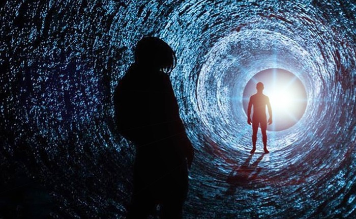 Bí ẩn du hành thời gian: Từ lời tiên tri của John Titor đến bữa tiệc không người đến của Stephen Hawking