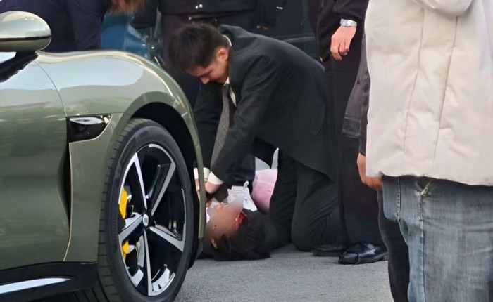 Xe điện Xiaomi SU7 Max vừa giao đã gây tai nạn: Đạp nhầm chân ga hay lỗi khác?