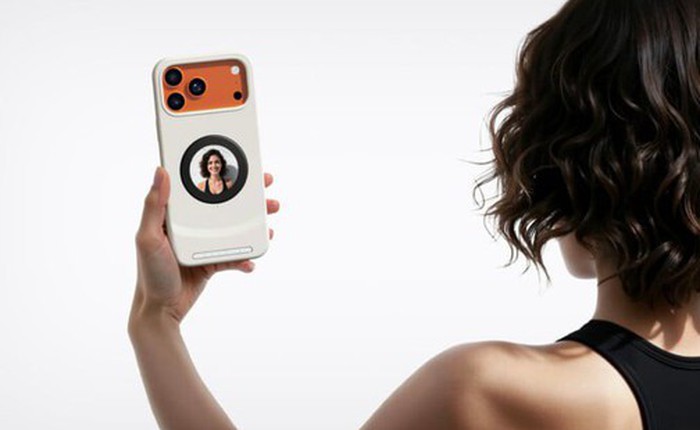 Chiếc ốp này thêm cả màn hình vào mặt lưng iPhone để bạn chụp selfie "nét căng"