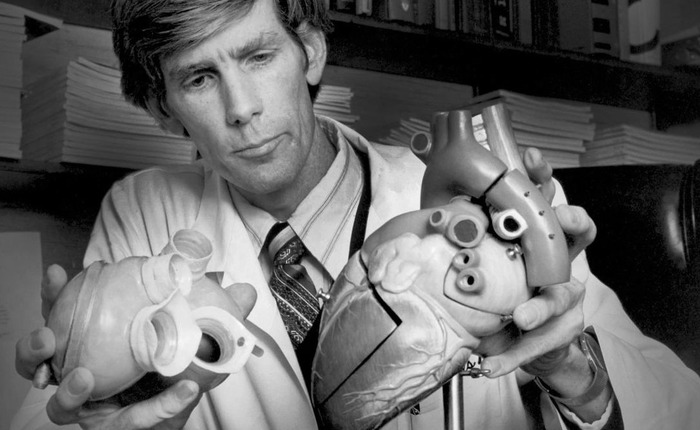 Ca ghép tim nhân tạo đầu tiên trong lịch sử nhân loại diễn ra như thế nào?