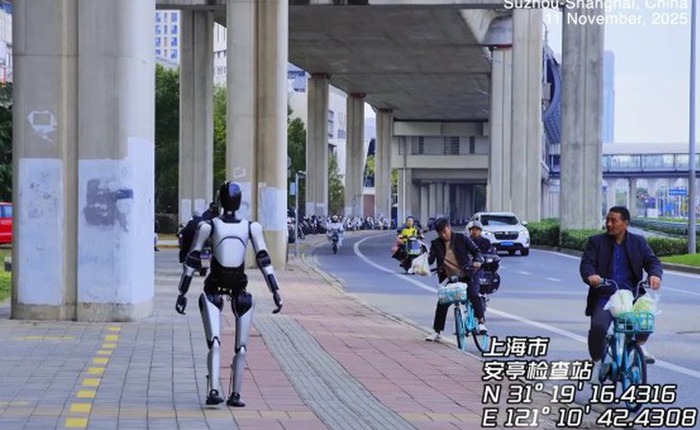 Robot Trung Quốc xác lập Kỷ lục Guinness sau hành trình đi bộ xuyên đêm dài hơn 100km