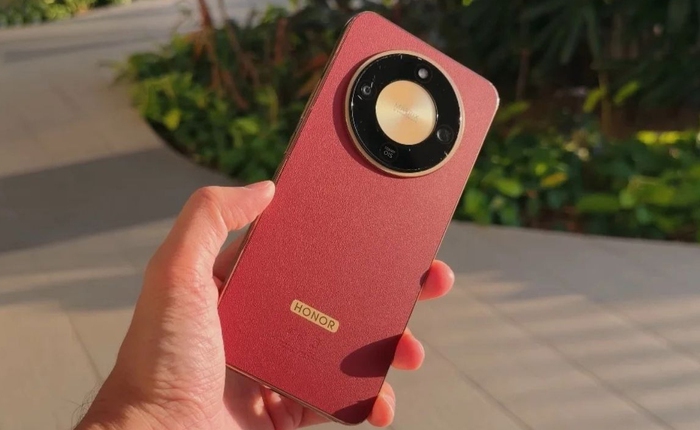 Người dùng Việt săn lùng điện thoại pin 8.300mAh mới ra mắt này