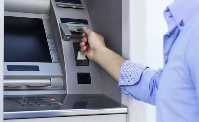 Ra ATM rút tiền mặt, hệ thống báo lỗi 5 lần nhưng 50 triệu đồng vẫn bị trừ, ngân hàng không có lỗi, công an cảnh báo trò lừa đảo tinh vi