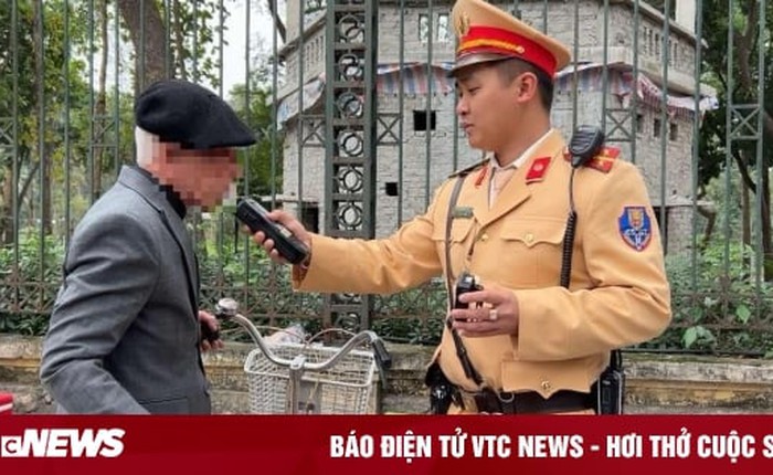 Uống 3 cốc bia rồi đi xe đạp, cụ ông ở Hà Nội bị xử phạt vi phạm nồng độ cồn