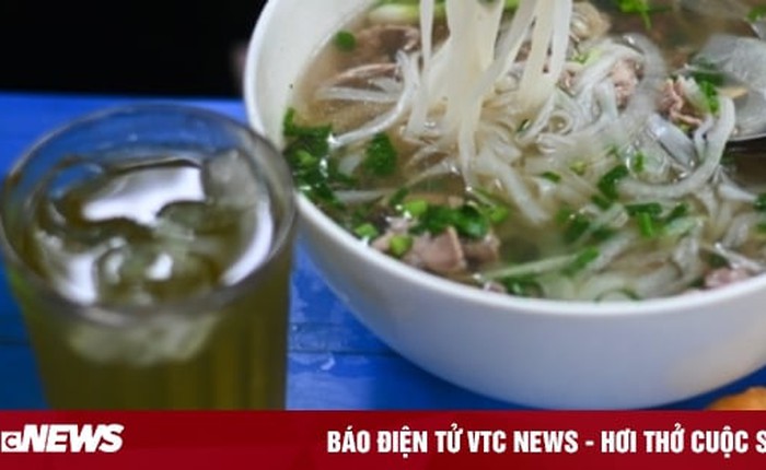 Có nên ăn phở, uống trà đá cùng lúc?