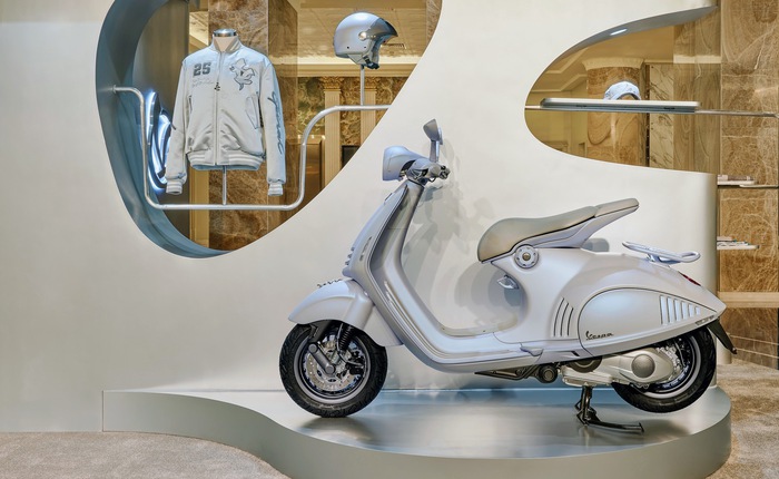 Diện kiến Vespa 946 Snake ra mắt Việt Nam: Chỉ phân phối 30 xe, nhiều chi tiết ghi dấu năm rắn cho dân chơi