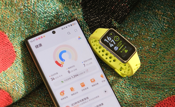 Ảnh thực tế Huawei Band 10: Thiết kế viền nhôm, pin nửa tháng, liệu có thành "smartband quốc dân" tiếp theo của người Việt?