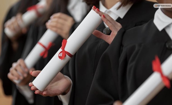 51% Gen Z thấy tấm bằng mất giá vì AI: Học đại học có đang trở nên lỗi thời?