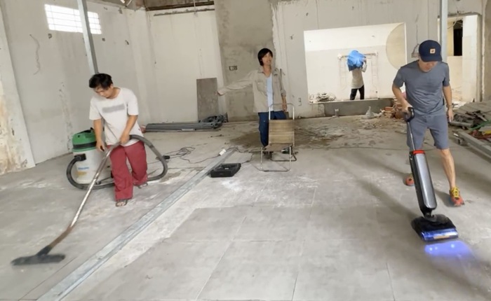 Admin Tinh Tế đem máy lau hút khô ướt ra công trường đấu với máy chuyên dụng: "Kèo" nào thắng?