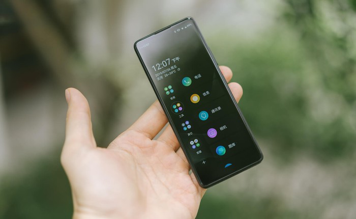 Năm ngoái Xiaomi ra mắt điện thoại màn 5 inch, cấu hình yếu, không camera trước nhưng vẫn bán được, ở Việt Nam giá chỉ 2,7 triệu