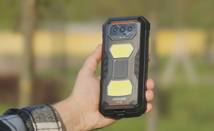 Điện thoại pin khủng 22.000mAh ra mắt: Dùng cả tuần, camera hồng ngoại soi đêm, rơi vỡ không hỏng, đèn pin siêu sáng, nặng hơn nửa kg