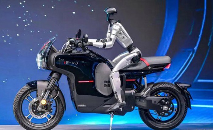Honda chính thức ra mắt mẫu xe máy điện công suất lớn, công nghệ như ô tô, có giá hơn 100 triệu đồng!
