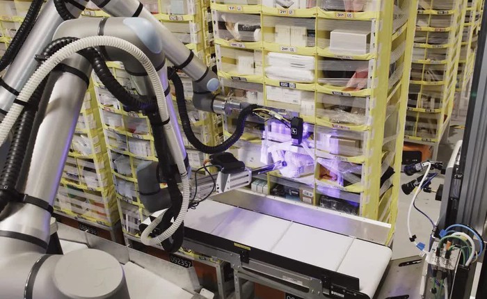 Robot mới của Amazon có thể phân biệt hàng hóa chỉ bằng một cú chạm