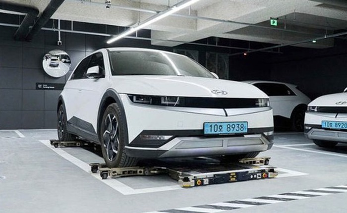 Hyundai ra mắt robot đỗ xe thông minh: Lướt dưới gầm, nâng xe và đỗ chính xác đến từng centimet