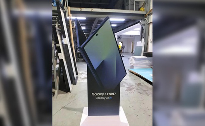 Galaxy Z Fold7 với thiết kế siêu mỏng lộ diện theo cách không thể kỳ lạ hơn: Trong... xưởng in