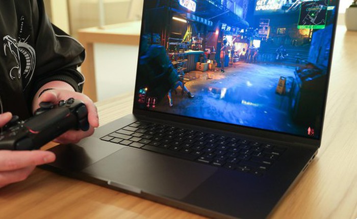 Tôi đã bất ngờ khi tận mắt thấy MacBook chạy Cyberpunk 2077 Ultra Settings với hơn 120FPS
