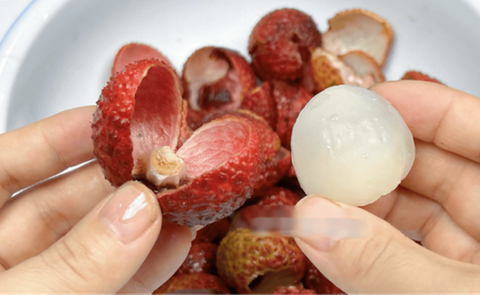 Thứ ai cũng vứt sau khi ăn vải lại chính là "thuốc quý", công dụng đỉnh khó tin