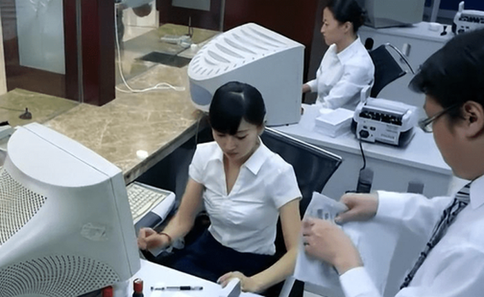 Thẻ ngân hàng trong ví, mật khẩu không lộ nhưng hơn 180 triệu vẫn "không cánh mà bay" - Trách nhiệm thuộc về ai?